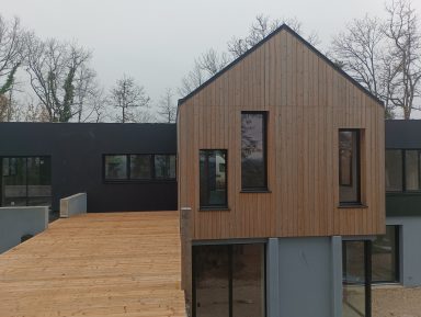 Maison mixte en bois et béton en Dordogne